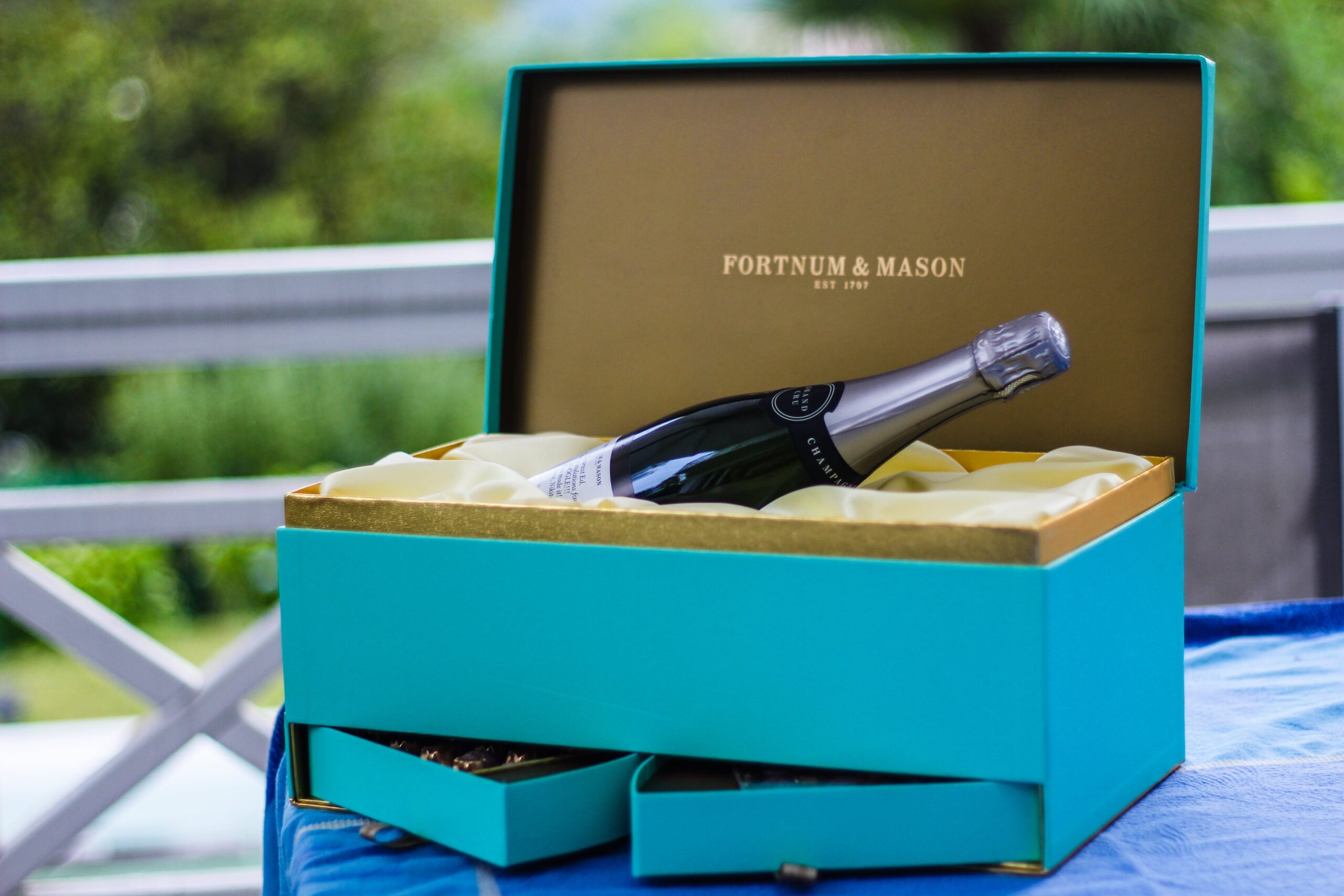 Cheers to the Perfect Gift: The Timeless Charm of Wine Gift Sets